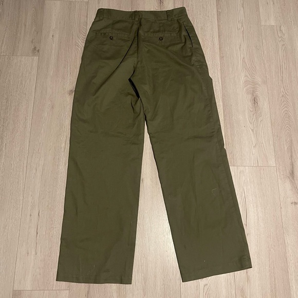 Aritzia TNA Green Straight Leg Khaki Pants - Picture 2 of 2